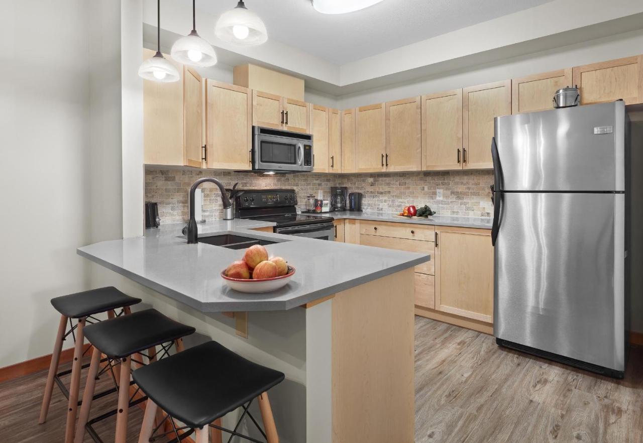 Newly Renovated Grizzly Lodge, Spacious 3Br 2Ba With Open Pool, Hot Tub Canmore Buitenkant foto