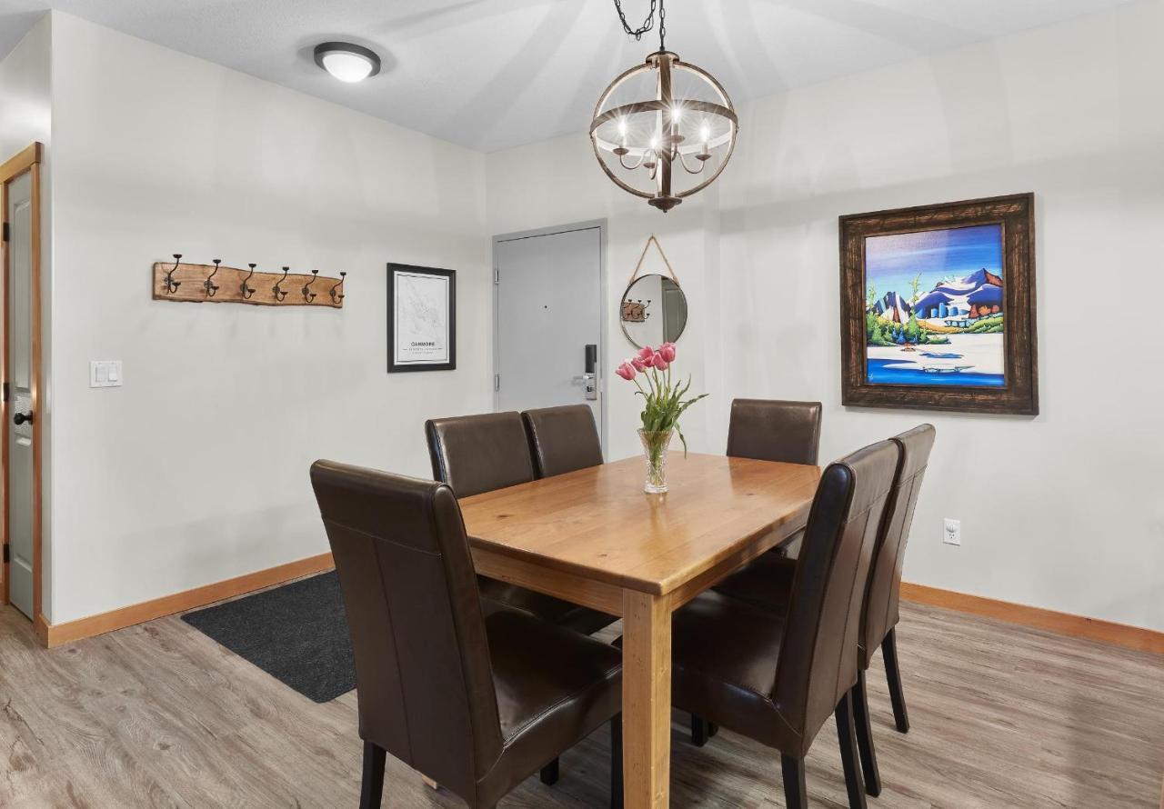 Newly Renovated Grizzly Lodge, Spacious 3Br 2Ba With Open Pool, Hot Tub Canmore Buitenkant foto