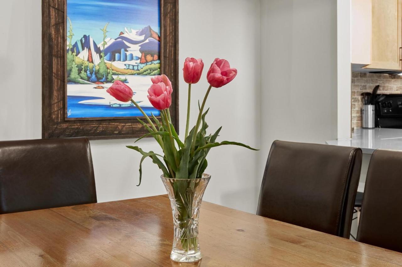 Newly Renovated Grizzly Lodge, Spacious 3Br 2Ba With Open Pool, Hot Tub Canmore Buitenkant foto