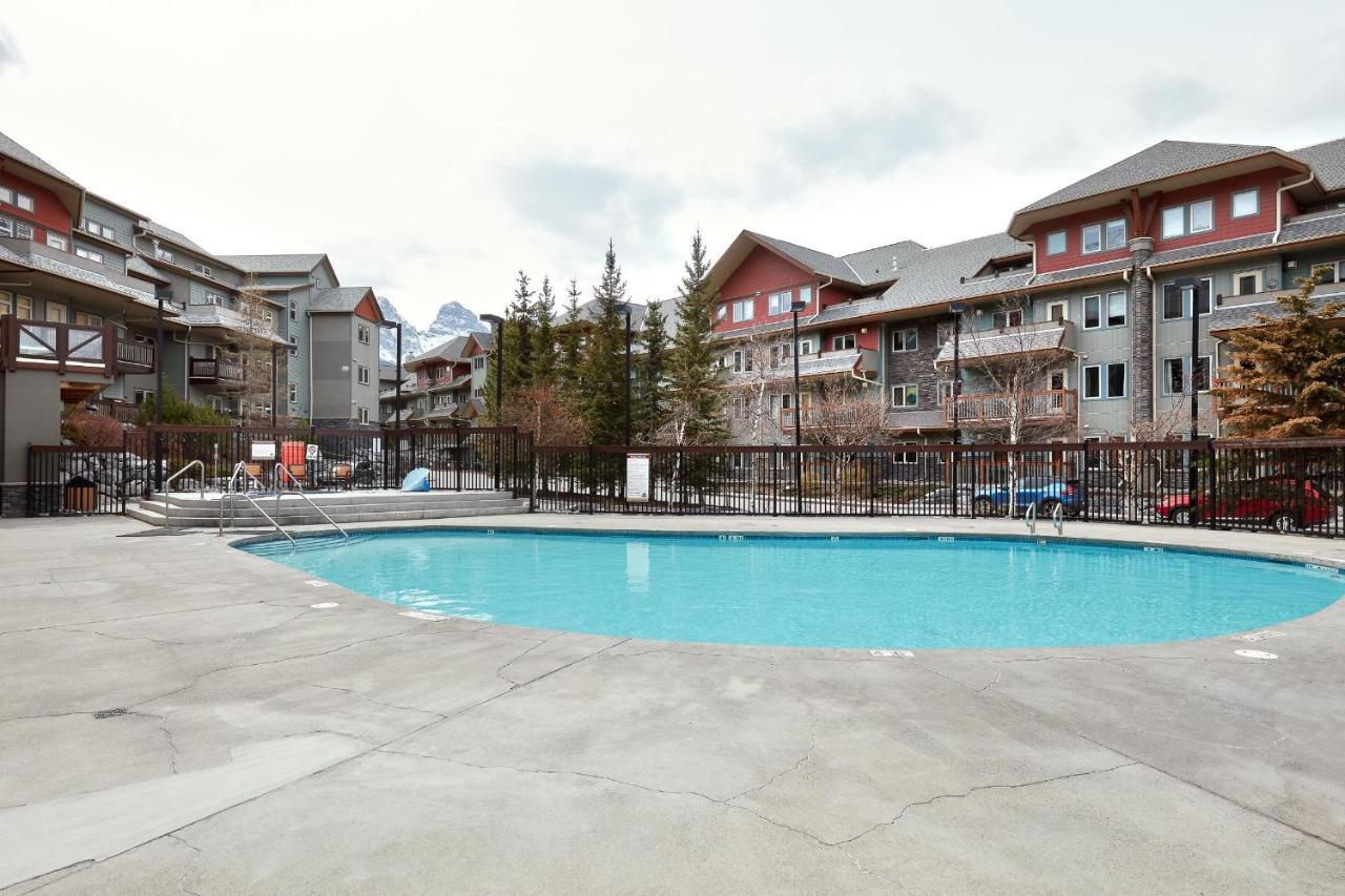 Newly Renovated Grizzly Lodge, Spacious 3Br 2Ba With Open Pool, Hot Tub Canmore Buitenkant foto