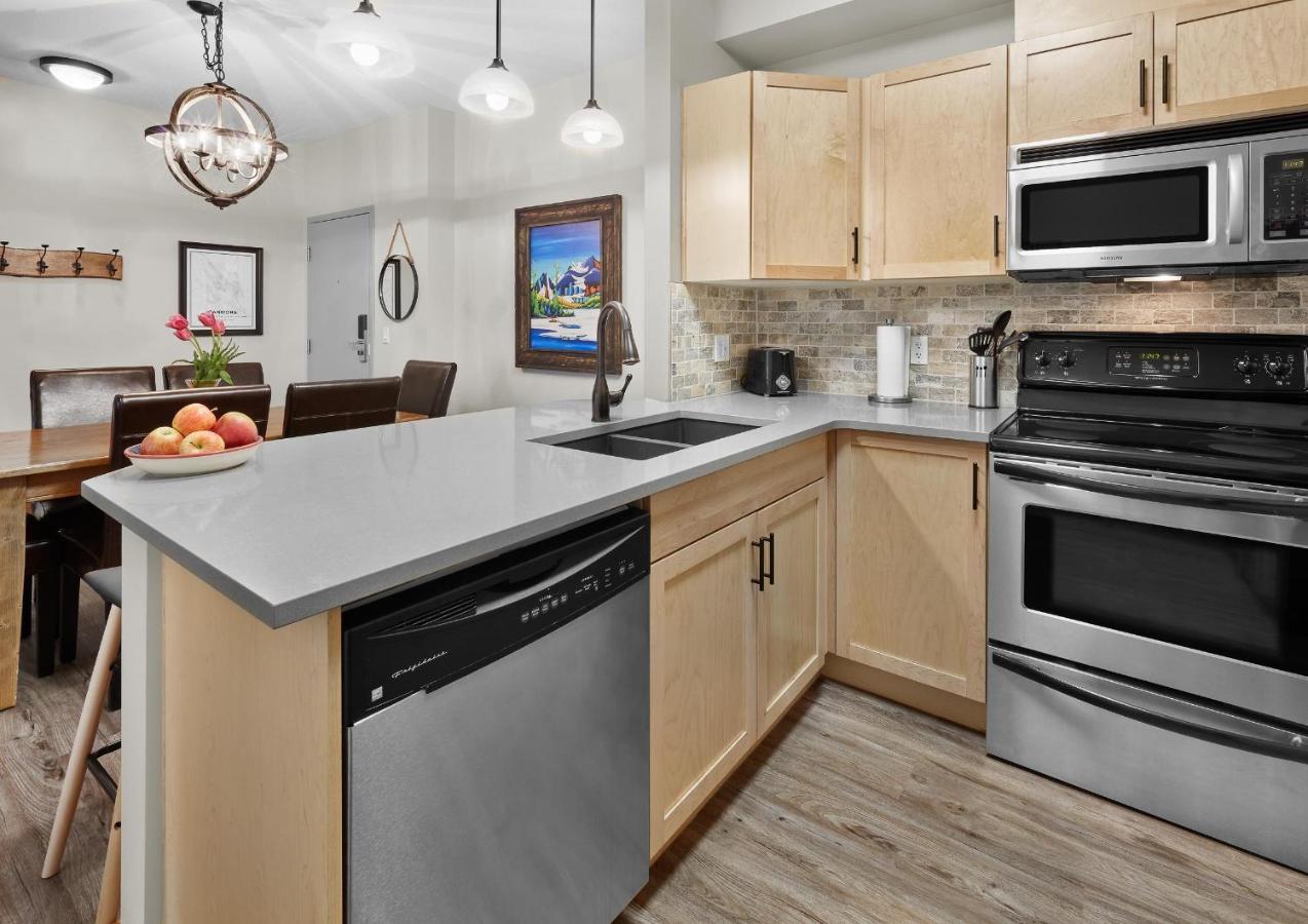 Newly Renovated Grizzly Lodge, Spacious 3Br 2Ba With Open Pool, Hot Tub Canmore Buitenkant foto