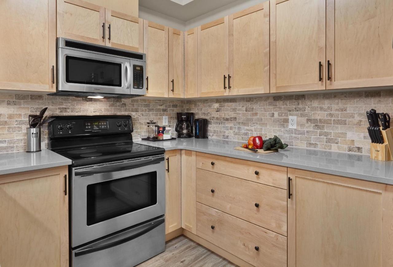 Newly Renovated Grizzly Lodge, Spacious 3Br 2Ba With Open Pool, Hot Tub Canmore Buitenkant foto