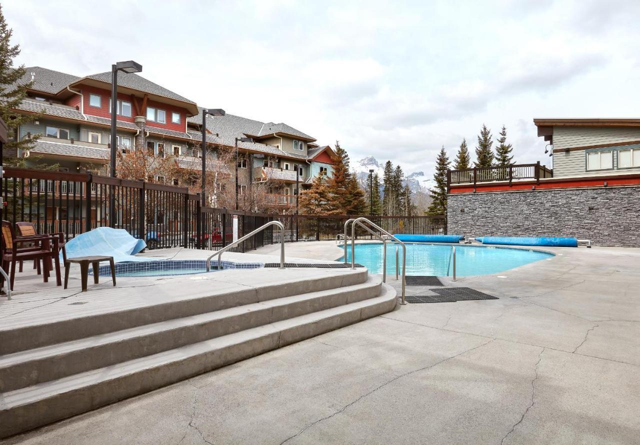 Newly Renovated Grizzly Lodge, Spacious 3Br 2Ba With Open Pool, Hot Tub Canmore Buitenkant foto